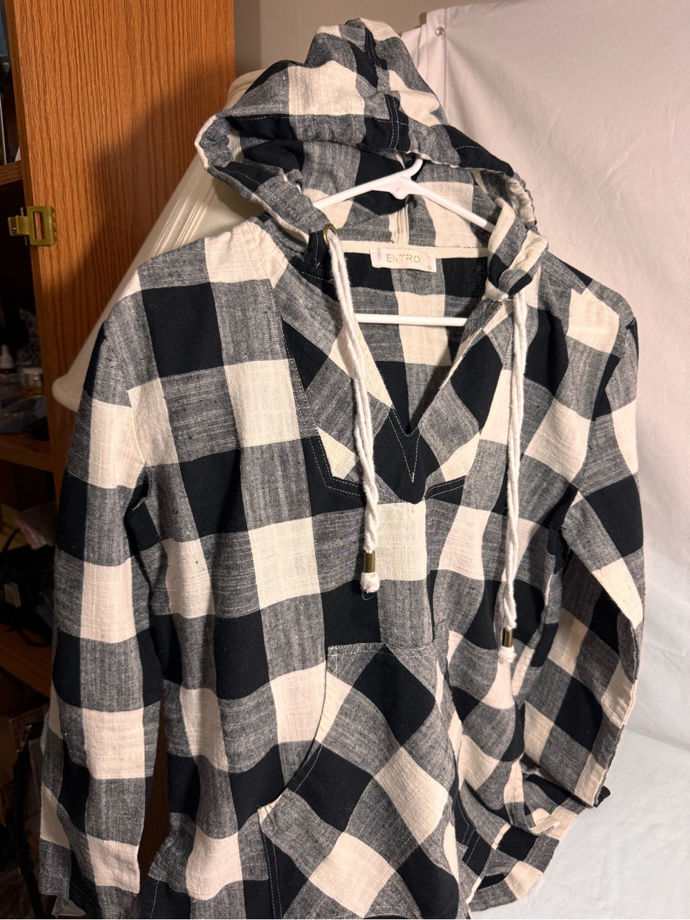 entro Black and White Plaid Hooded Pullover